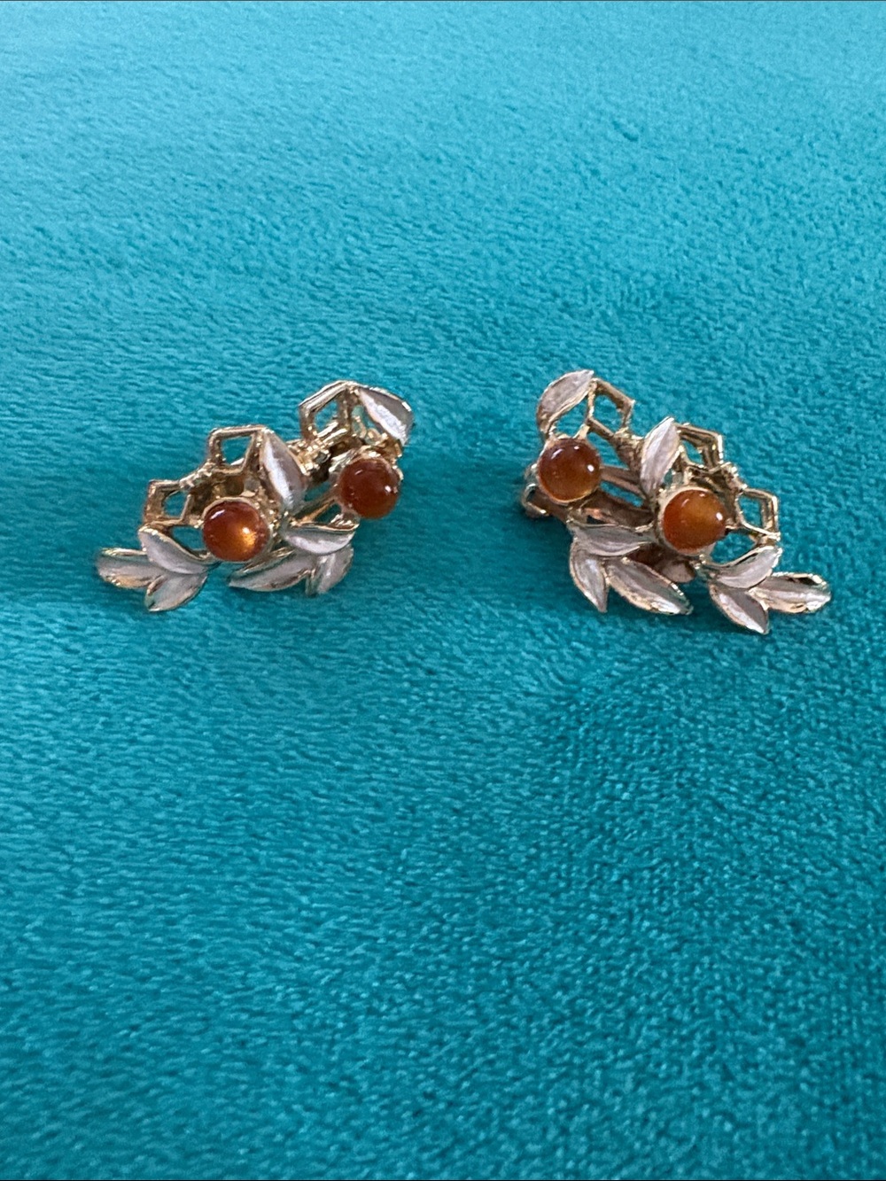 Vintage Judy Lee Clip Earrings. Gold Floral Earrings. Beautiful!